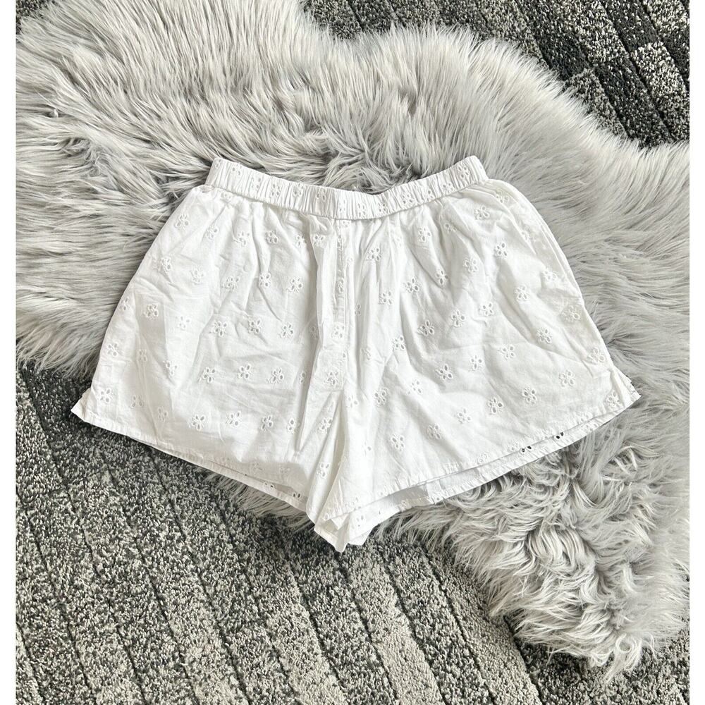 ASOS DESIGN Boxy Short In Eyelet In White Size 6